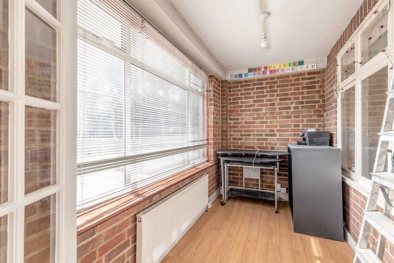 4 bed detached house for sale in Slough Road, Iver, SL0 (ref 553948)