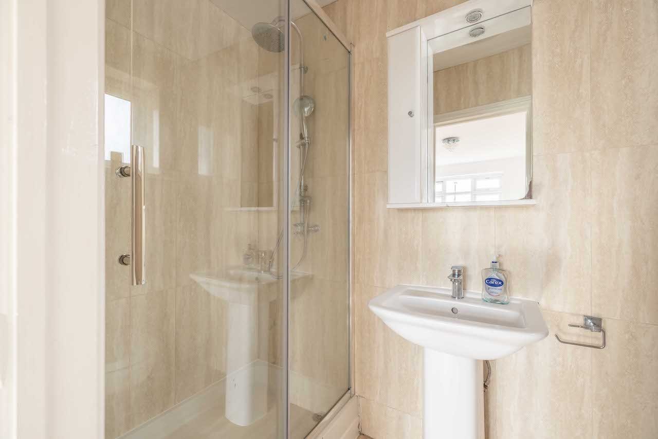 4 bed detached house for sale in Slough Road, Iver, SL0 (ref 553948)