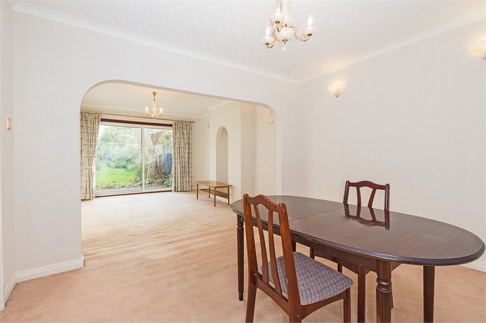 4 bed semi-detached house for sale in Bathurst Walk, Richings Park  - Property Image 2