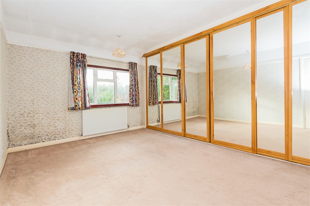 4 bed semi-detached house for sale in Bathurst Walk, Richings Park  - Property Image 8