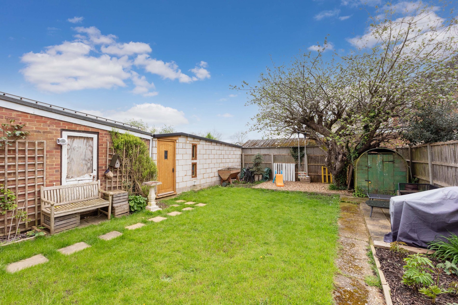 3 bed detached bungalow for sale in Holly Bush Lane, Iver  - Property Image 4