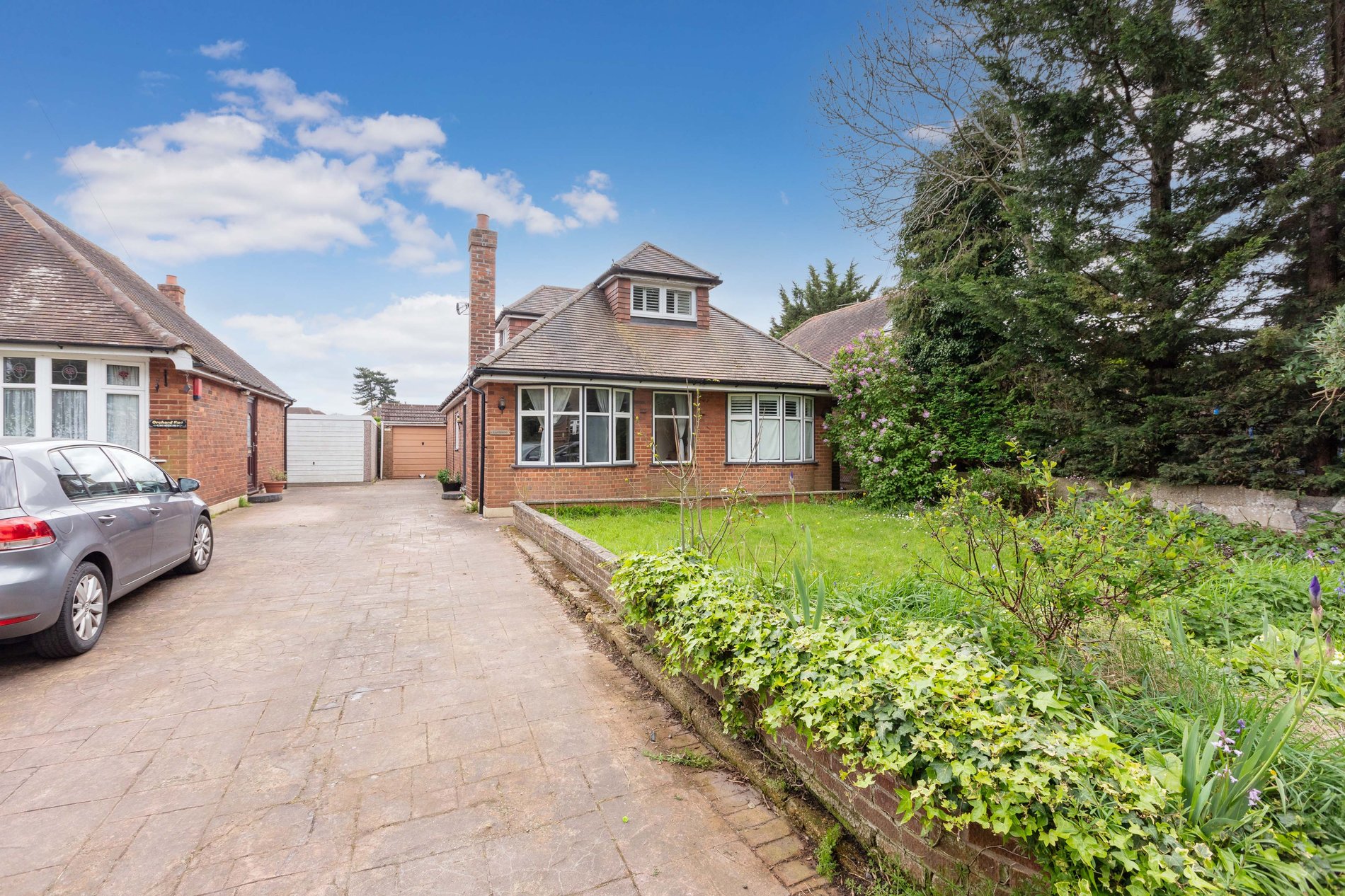 3 bed detached bungalow for sale in Holly Bush Lane, Iver - Property Image 1