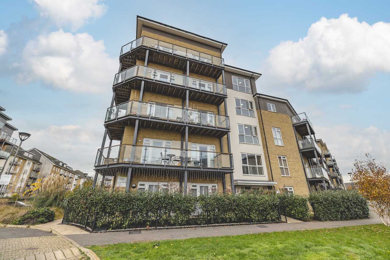 2 bed flat for sale in Pennyroyal Drive, West Drayton  - Property Image 1