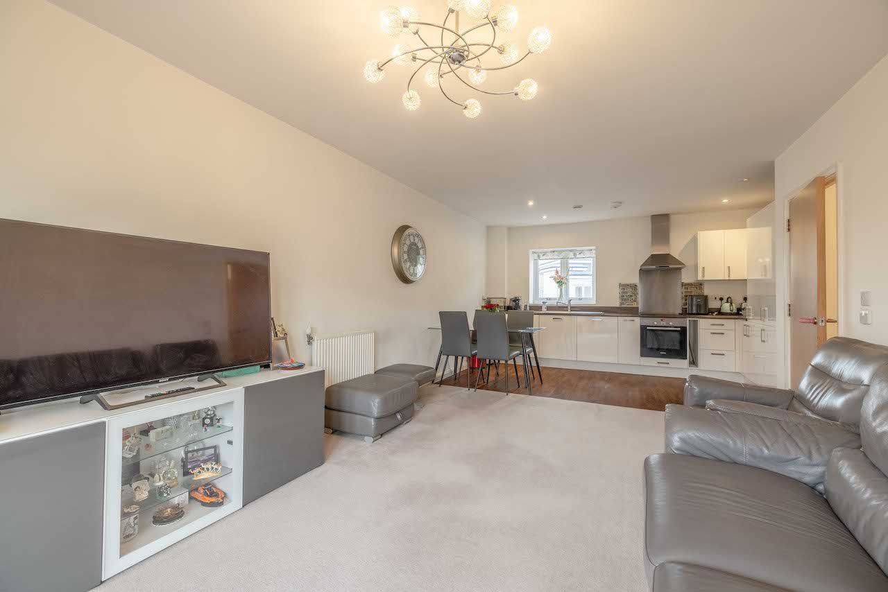 2 bed flat for sale in Pennyroyal Drive, West Drayton  - Property Image 2