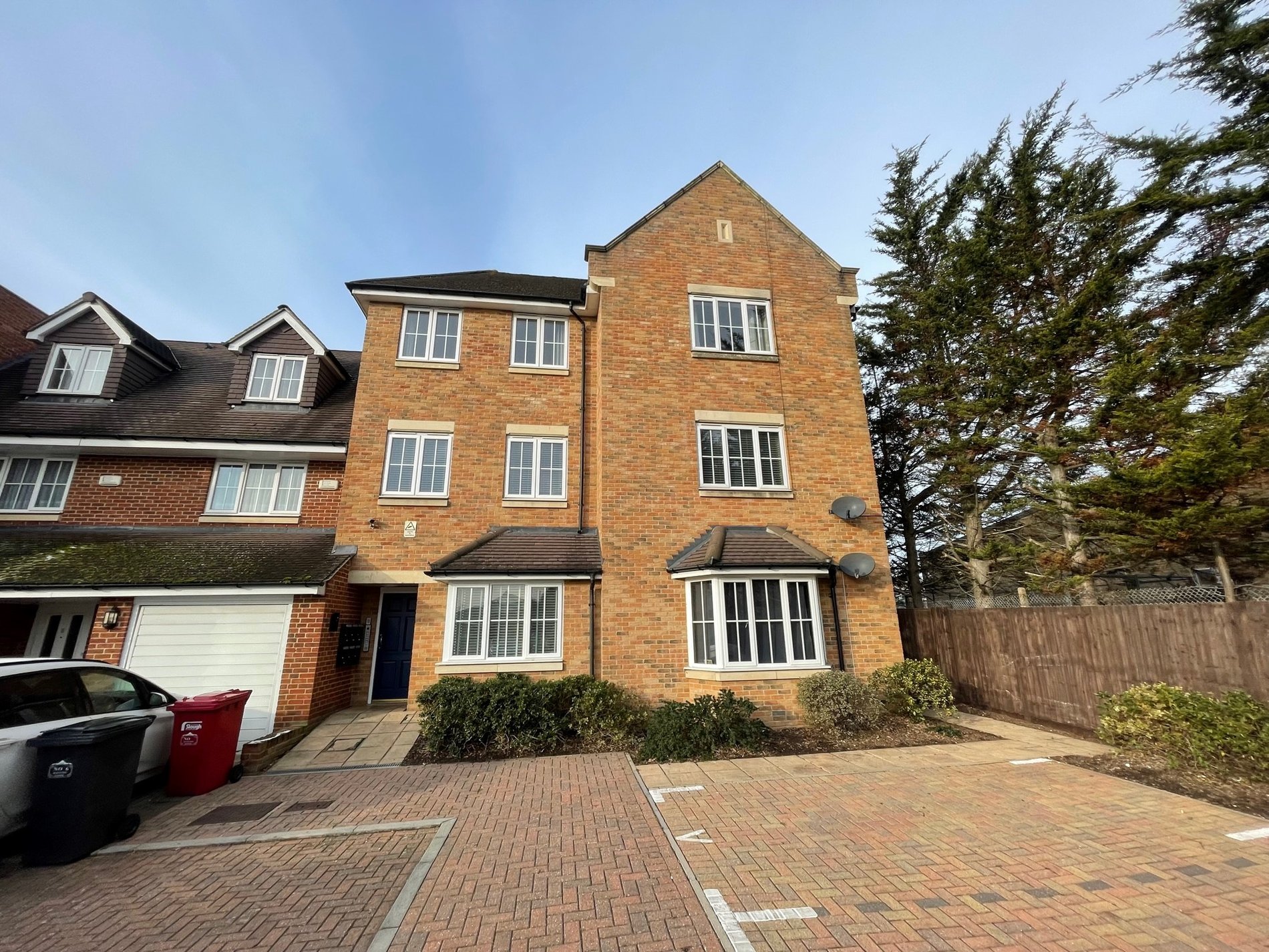 2 bed flat for sale in Hayling Close, Cippenham - Property Image 1