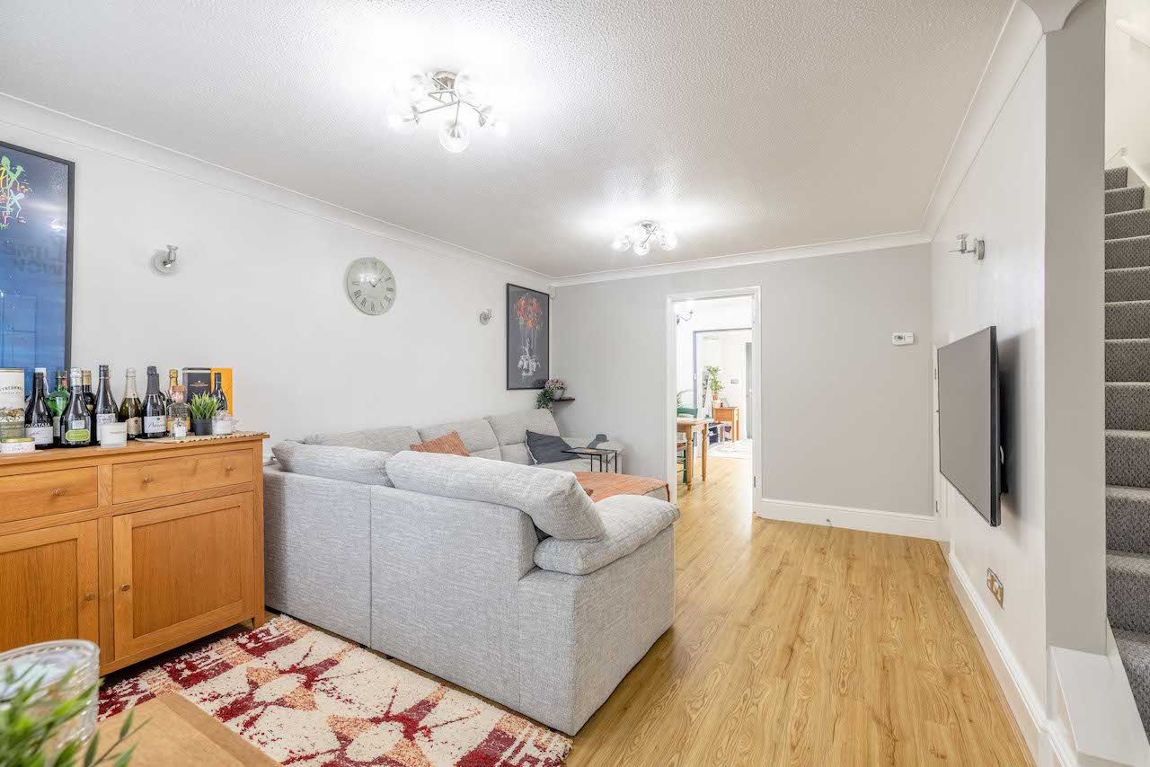 2 bed terraced house for sale in Wren Drive, West Drayton  - Property Image 2