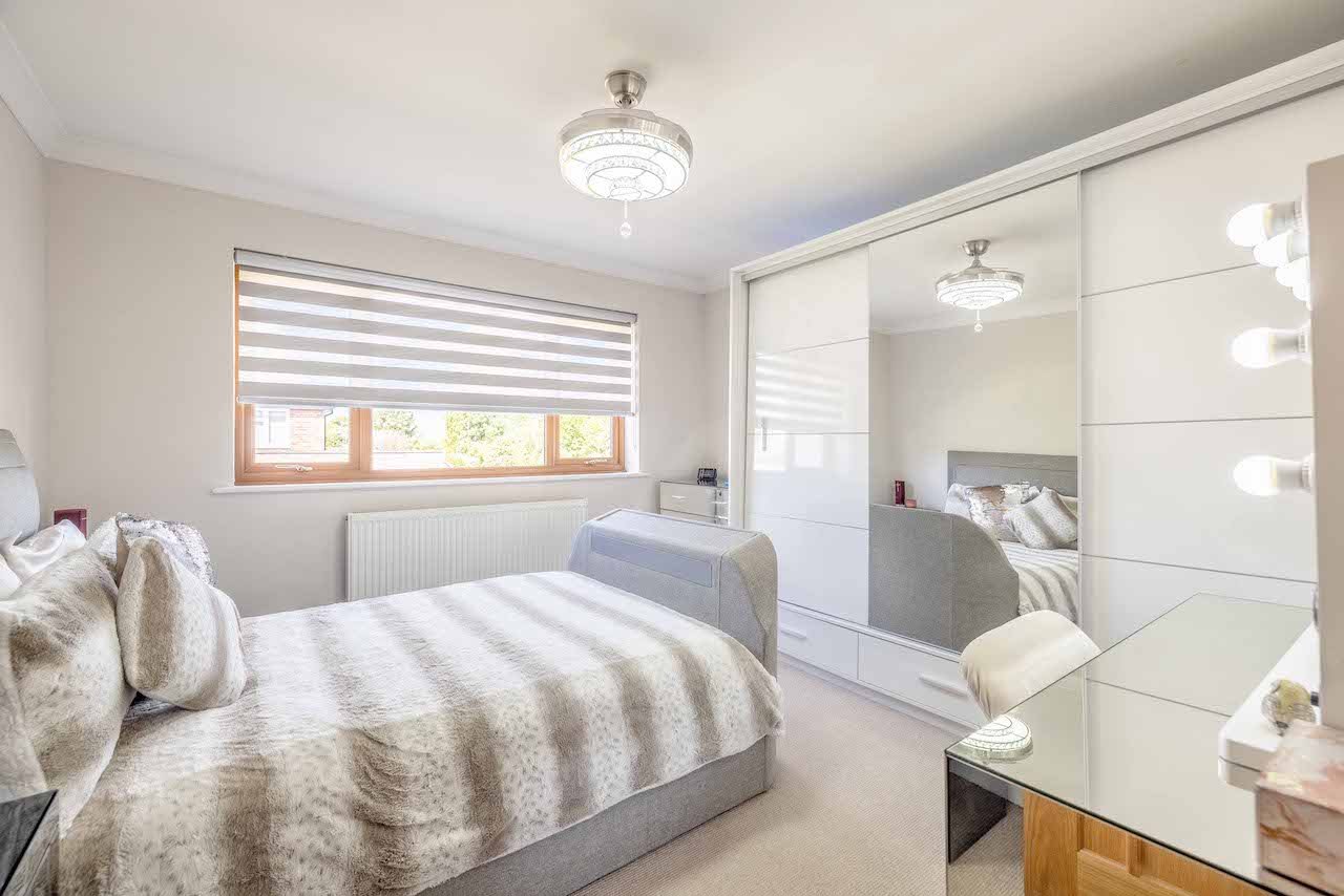 5 bed detached house for sale in Denham Lane, Chalfont St Peter  - Property Image 5