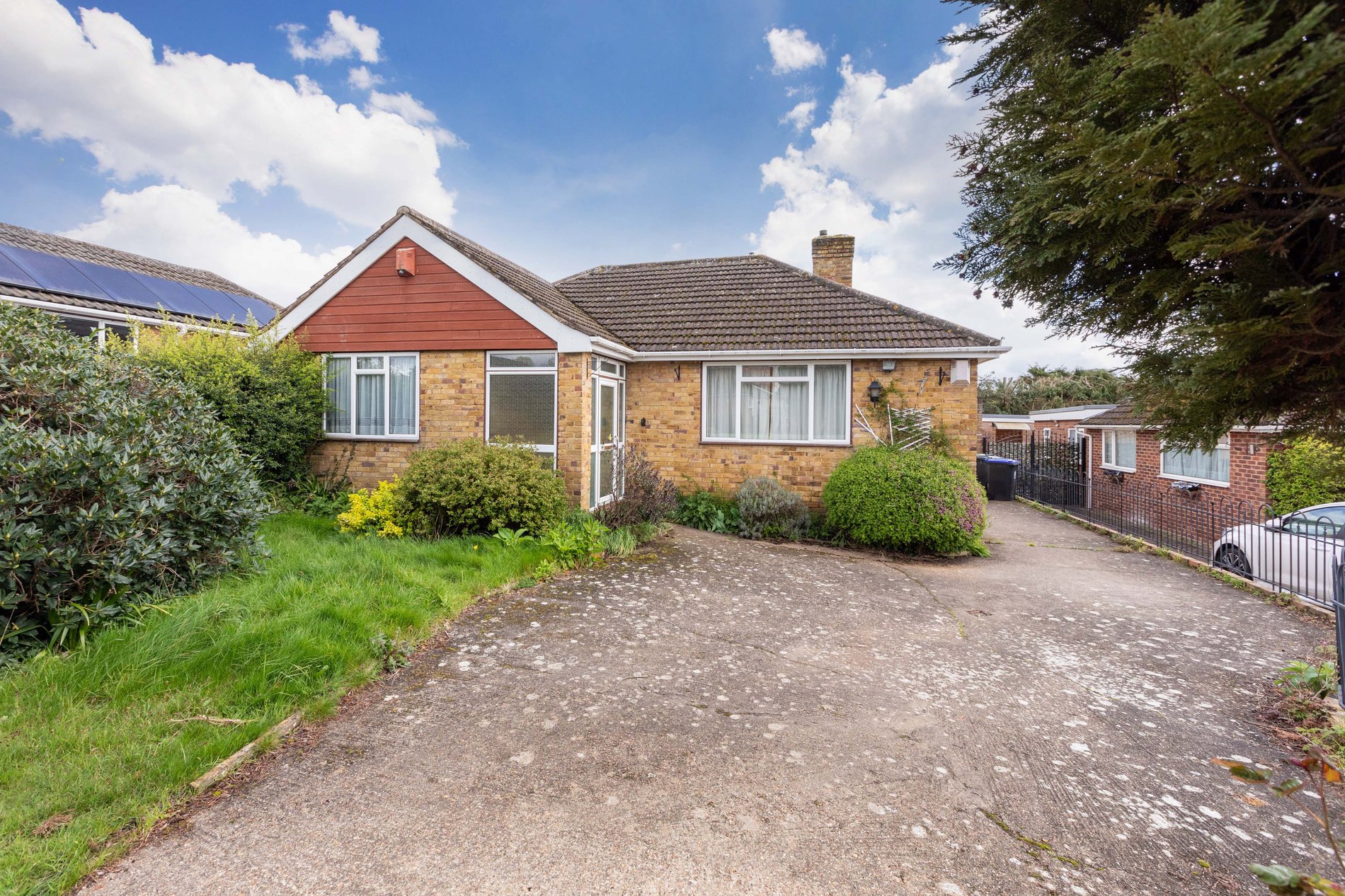 3 bed detached bungalow for sale in Post Meadow, Iver Heath  - Property Image 10