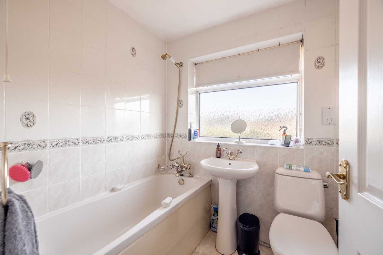3 bed end of terrace house for sale in Windrush Avenue, Langley  - Property Image 9