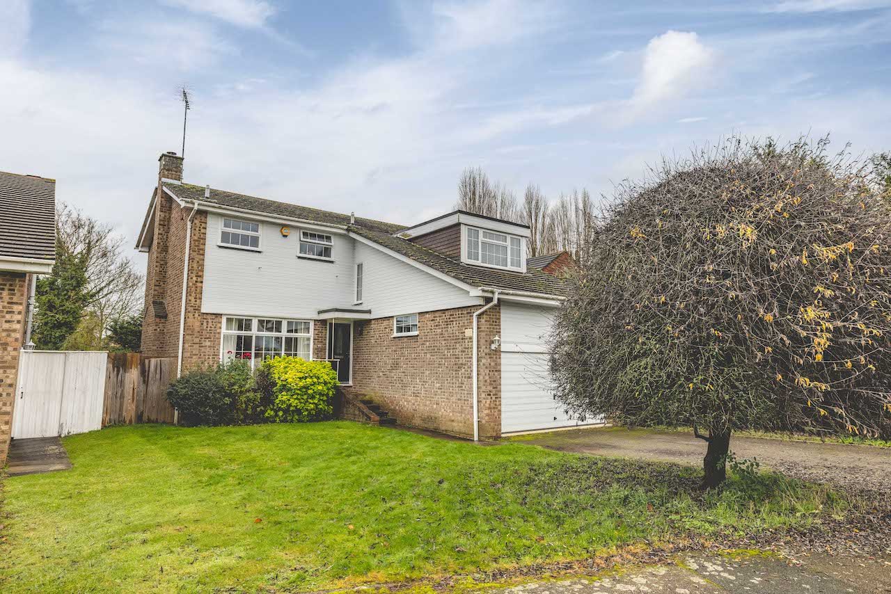 4 bed detached house for sale in Beaulieu Close, Datchet - Property Image 1