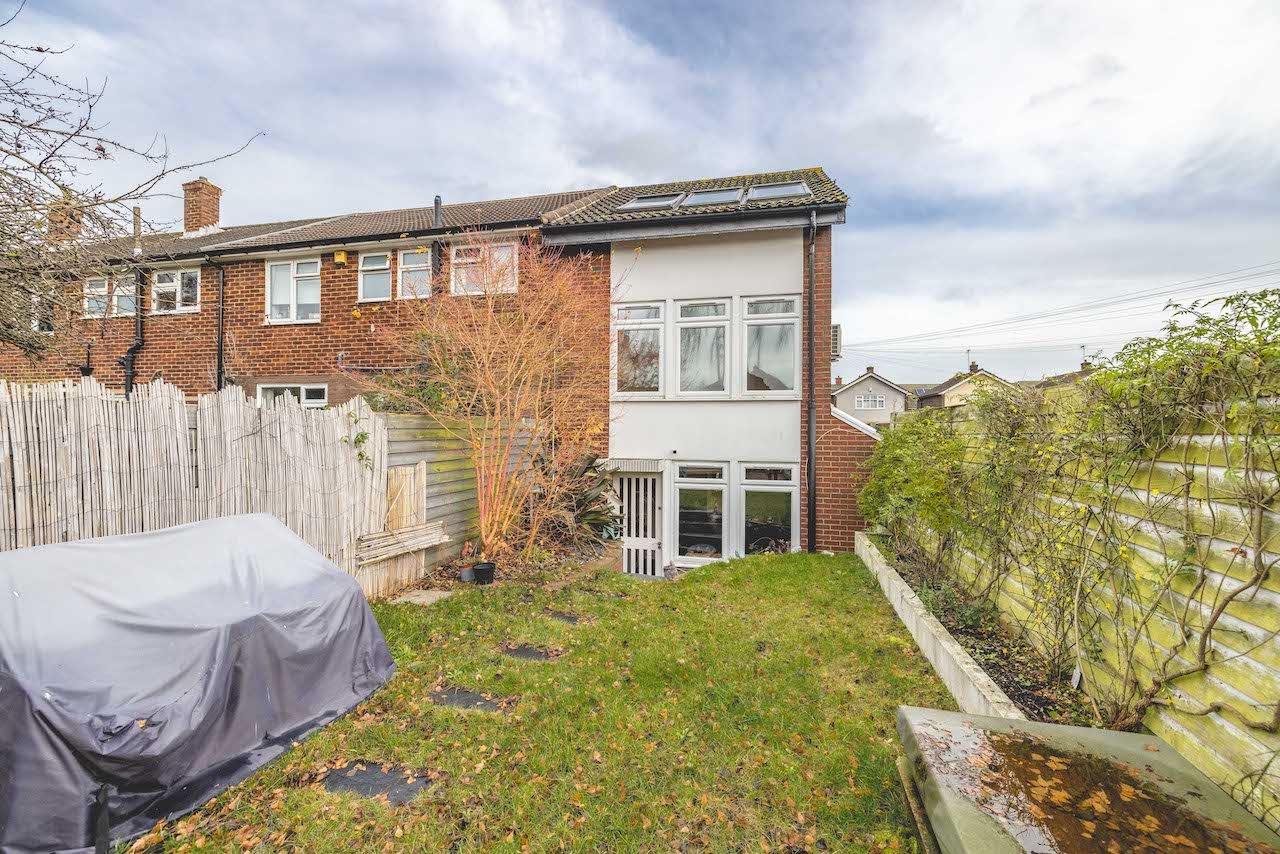 2 bed end of terrace house for sale in Travic Road, Slough  - Property Image 16