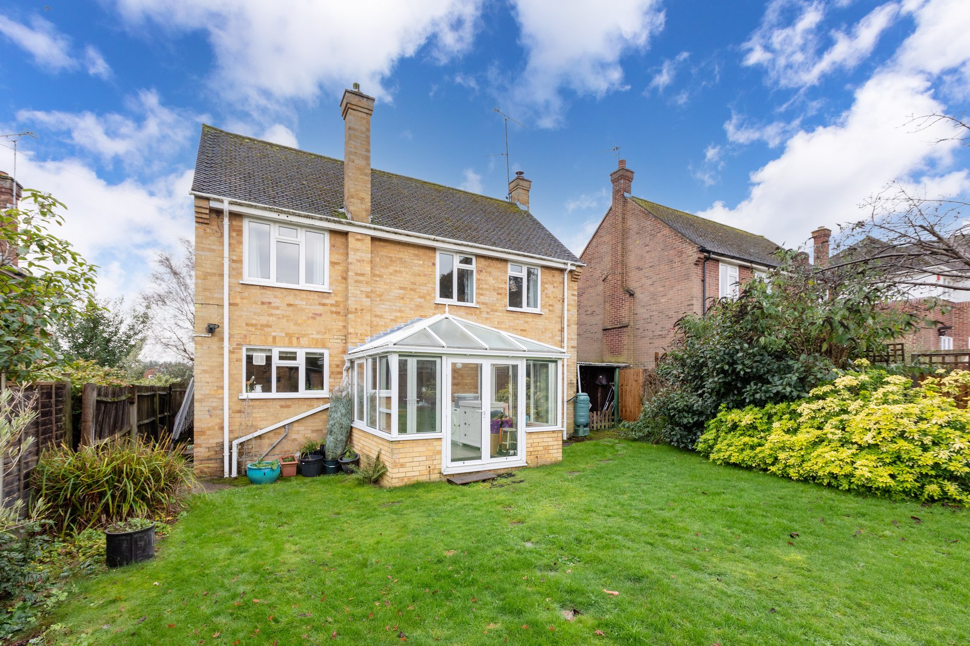 3 bed detached house for sale in Harvest Hill Road, Maidenhead  - Property Image 11