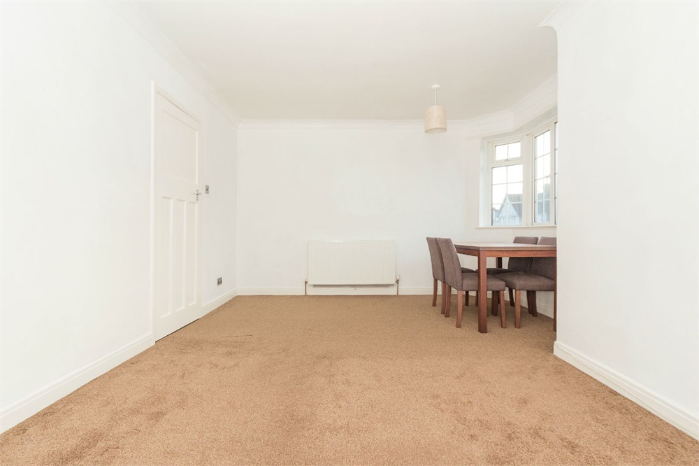 2 bed flat for sale in Buckfield Court, Richings Park  - Property Image 3