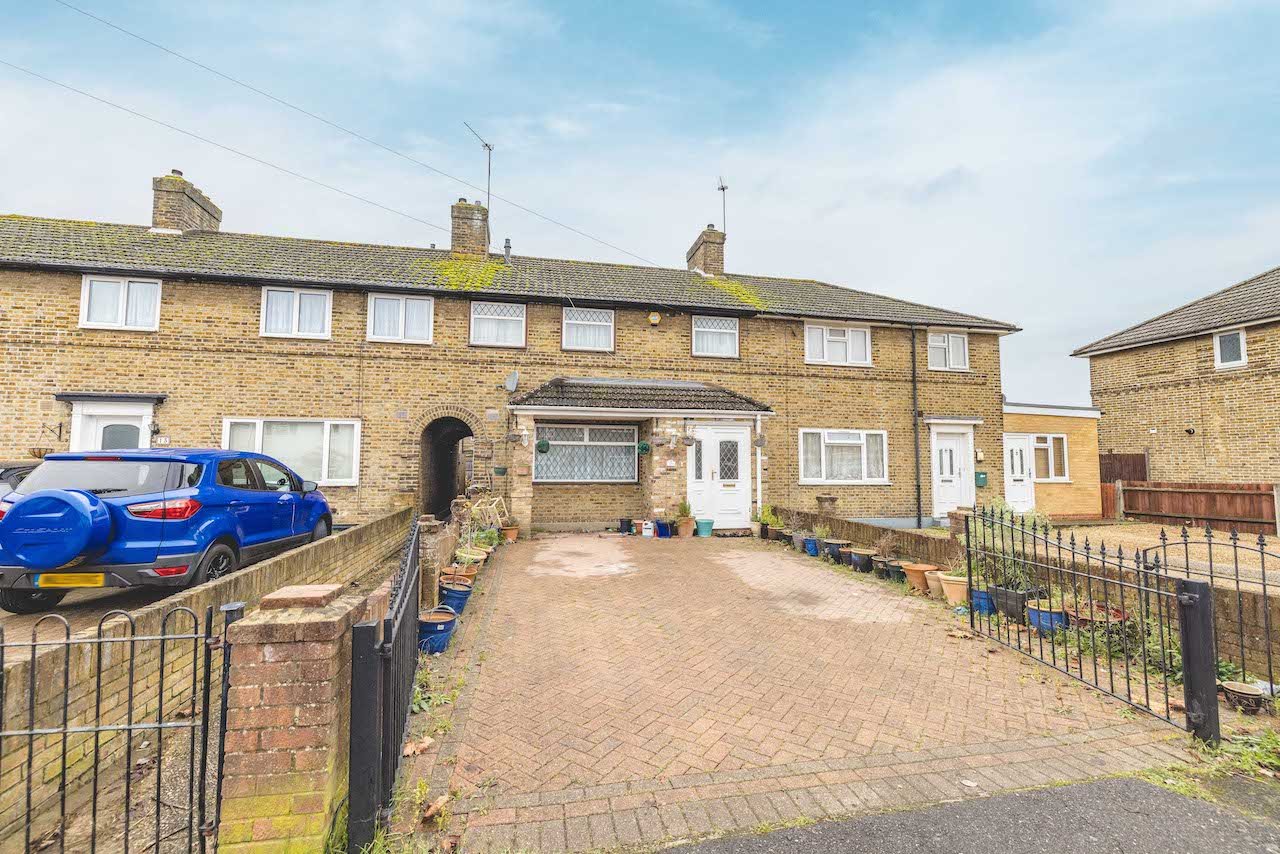 3 bed terraced house for sale in Acacia Avenue, West Drayton  - Property Image 1