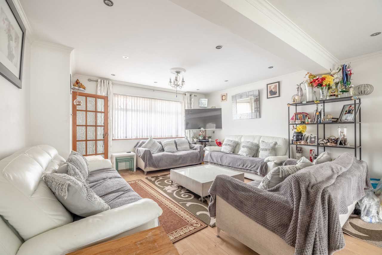 3 bed terraced house for sale in Acacia Avenue, West Drayton  - Property Image 5