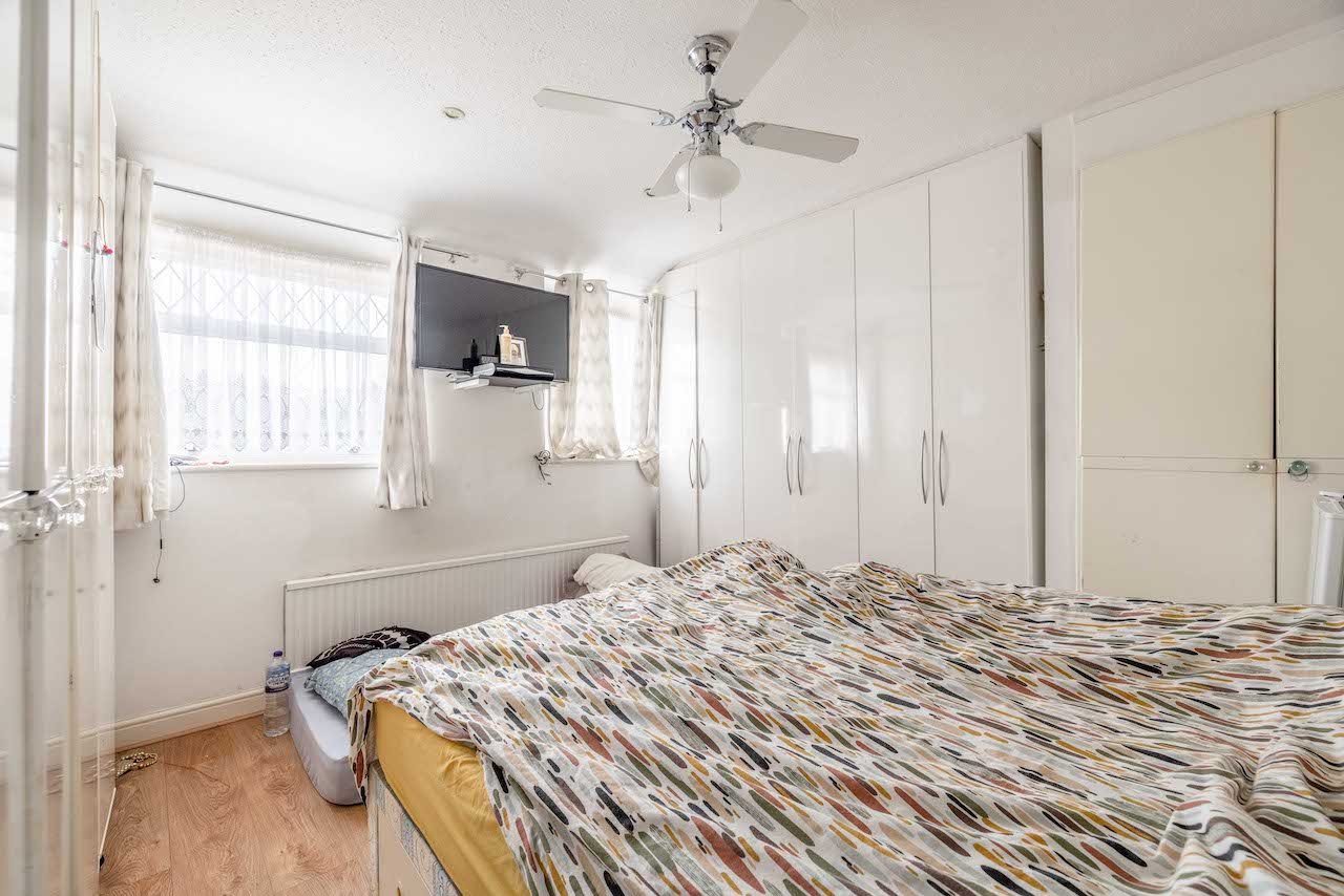 3 bed terraced house for sale in Acacia Avenue, West Drayton  - Property Image 11