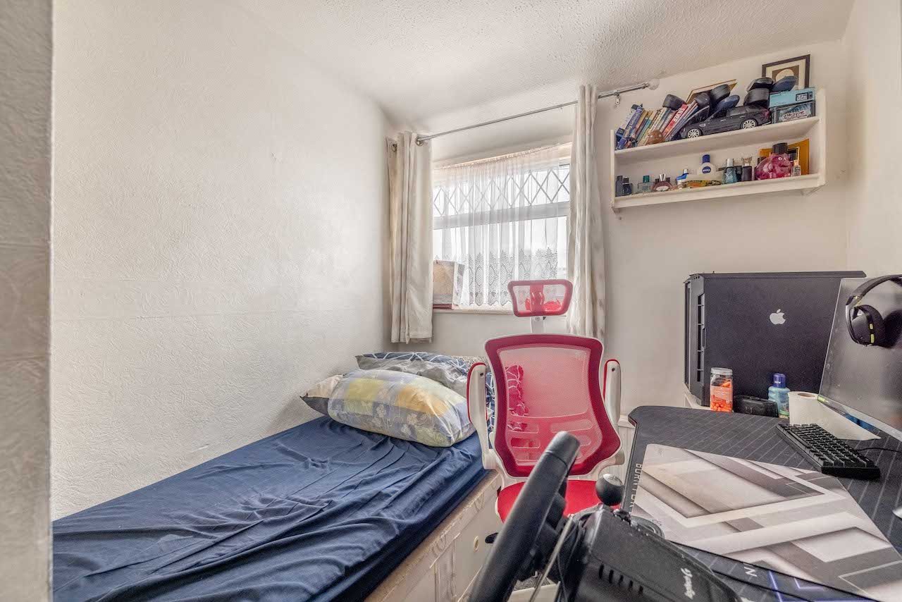 3 bed terraced house for sale in Acacia Avenue, West Drayton  - Property Image 9