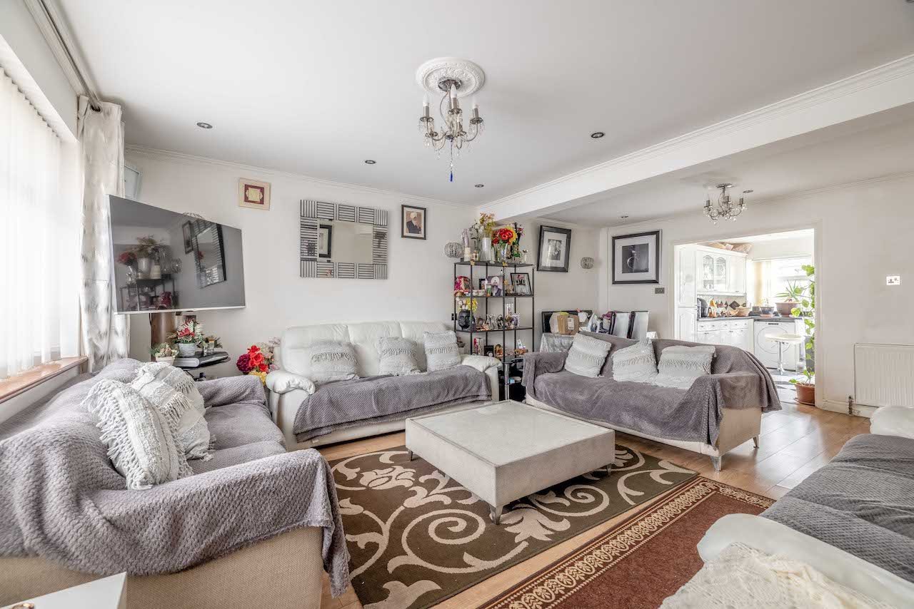 3 bed terraced house for sale in Acacia Avenue, West Drayton  - Property Image 2