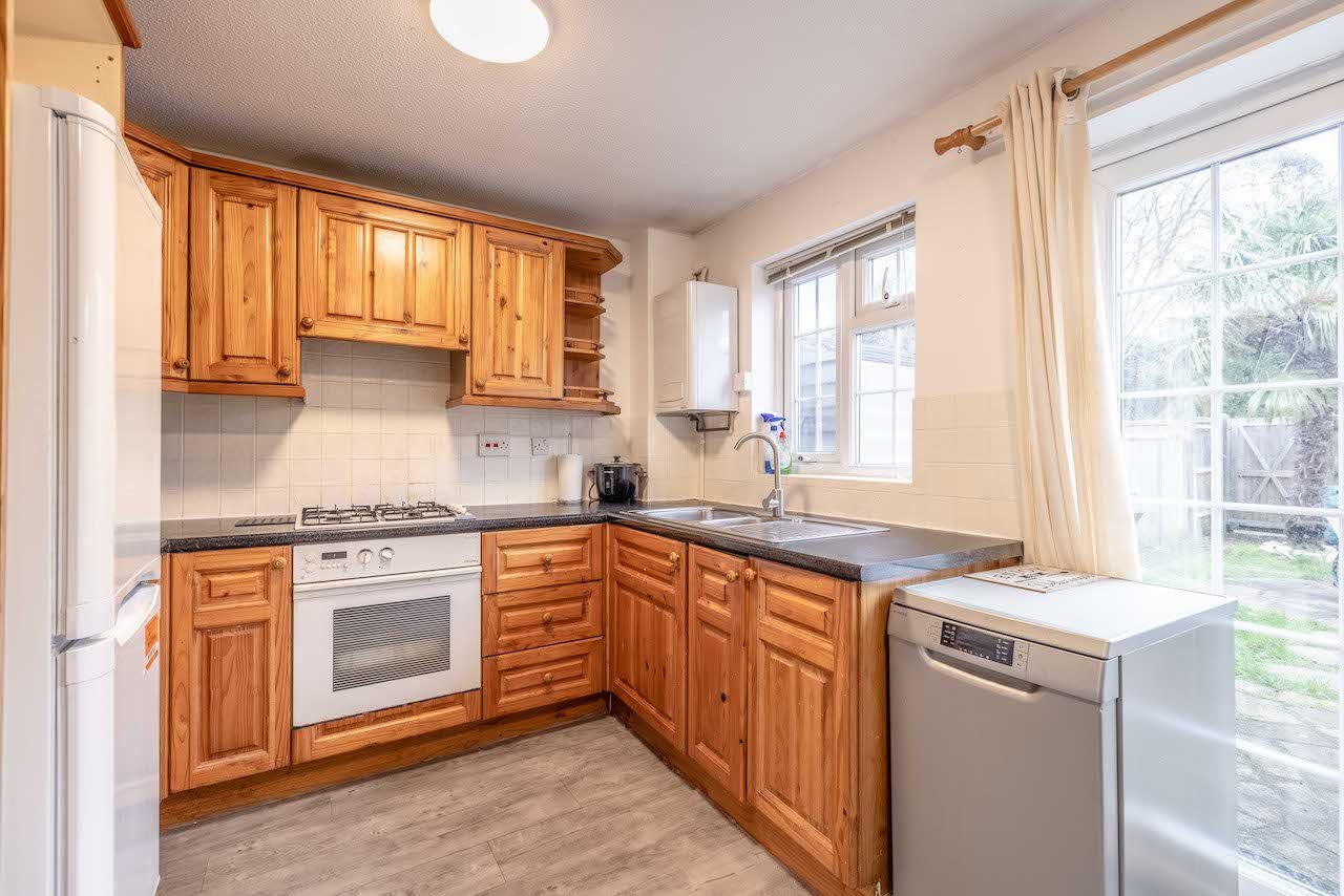 2 bed terraced house for sale in Thorn Drive, George Green  - Property Image 11