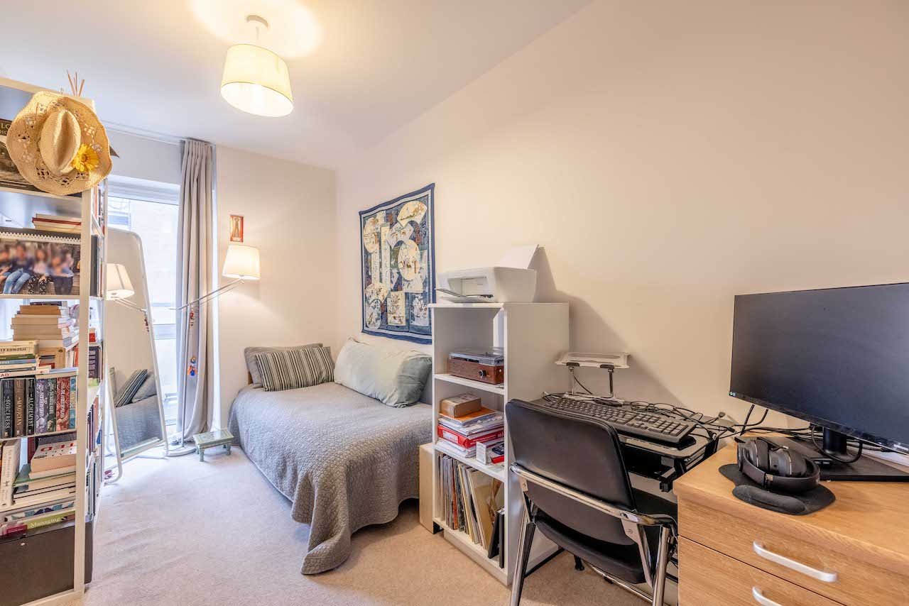 3 bed flat for sale in Wintergreen Boulevard, West Drayton  - Property Image 9
