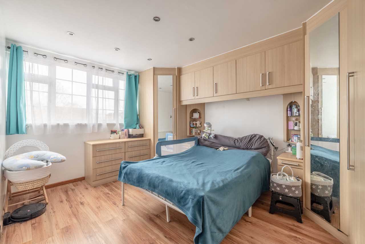 3 bed semi-detached house for sale in Thornton Avenue, West Drayton  - Property Image 3