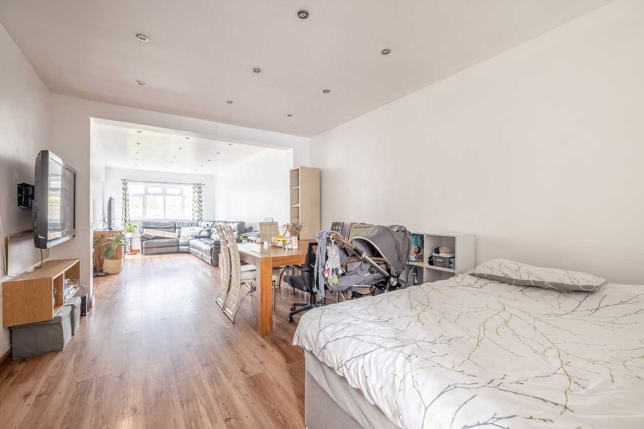3 bed semi-detached house for sale in Thornton Avenue, West Drayton  - Property Image 8