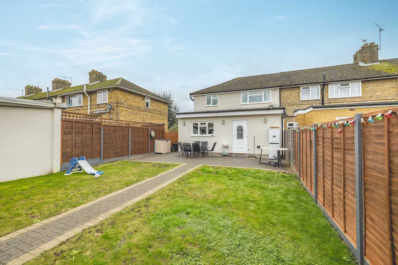 4 bed end of terrace house for sale in Acacia Avenue, West Drayton  - Property Image 7
