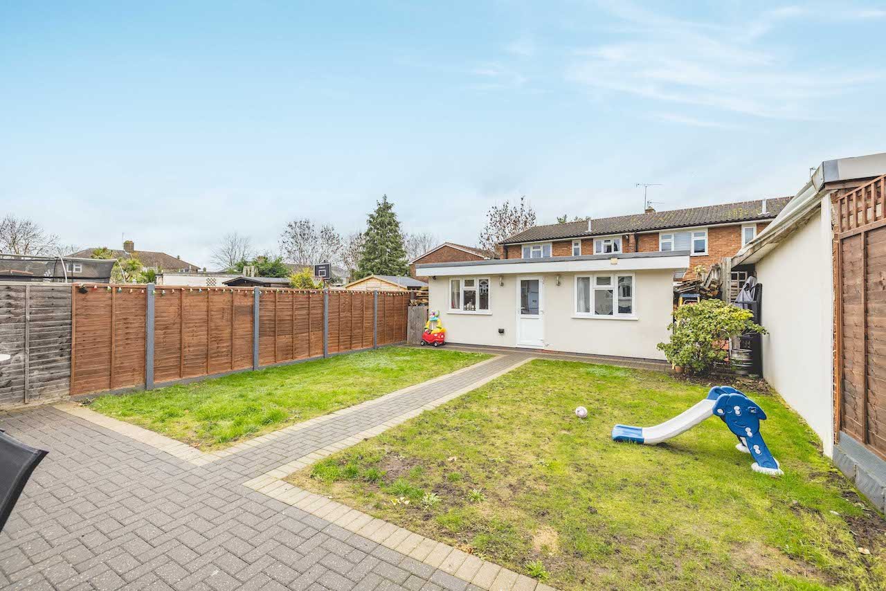 4 bed end of terrace house for sale in Acacia Avenue, West Drayton  - Property Image 19