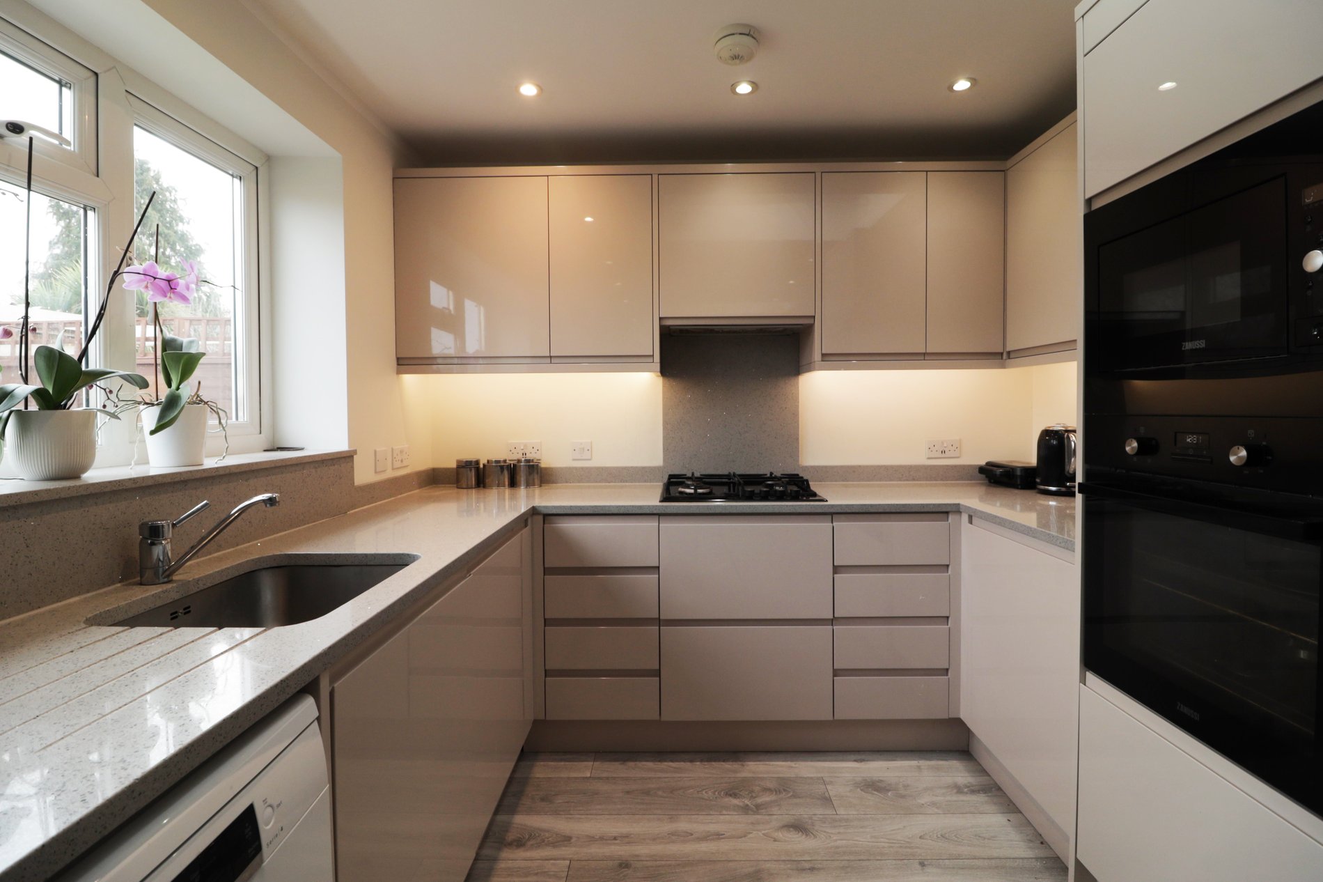 4 bed end of terrace house for sale in Acacia Avenue, West Drayton  - Property Image 3
