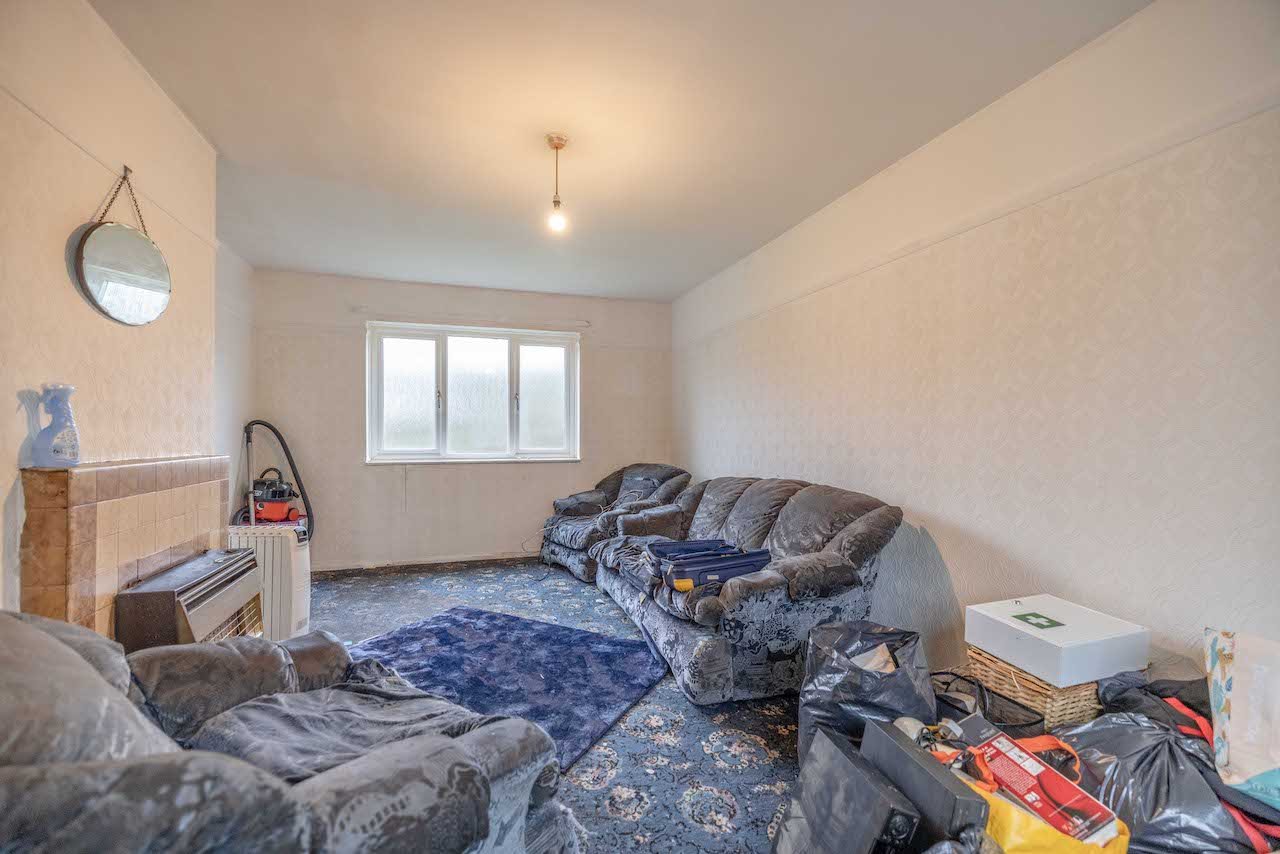 3 bed semi-detached house for sale in Wexham Road, Slough  - Property Image 3