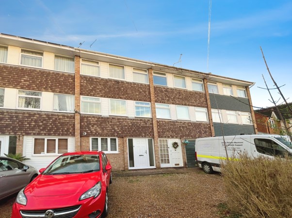2 bed town house to rent in Sheephouse Road, Maidenhead  - Property Image 1