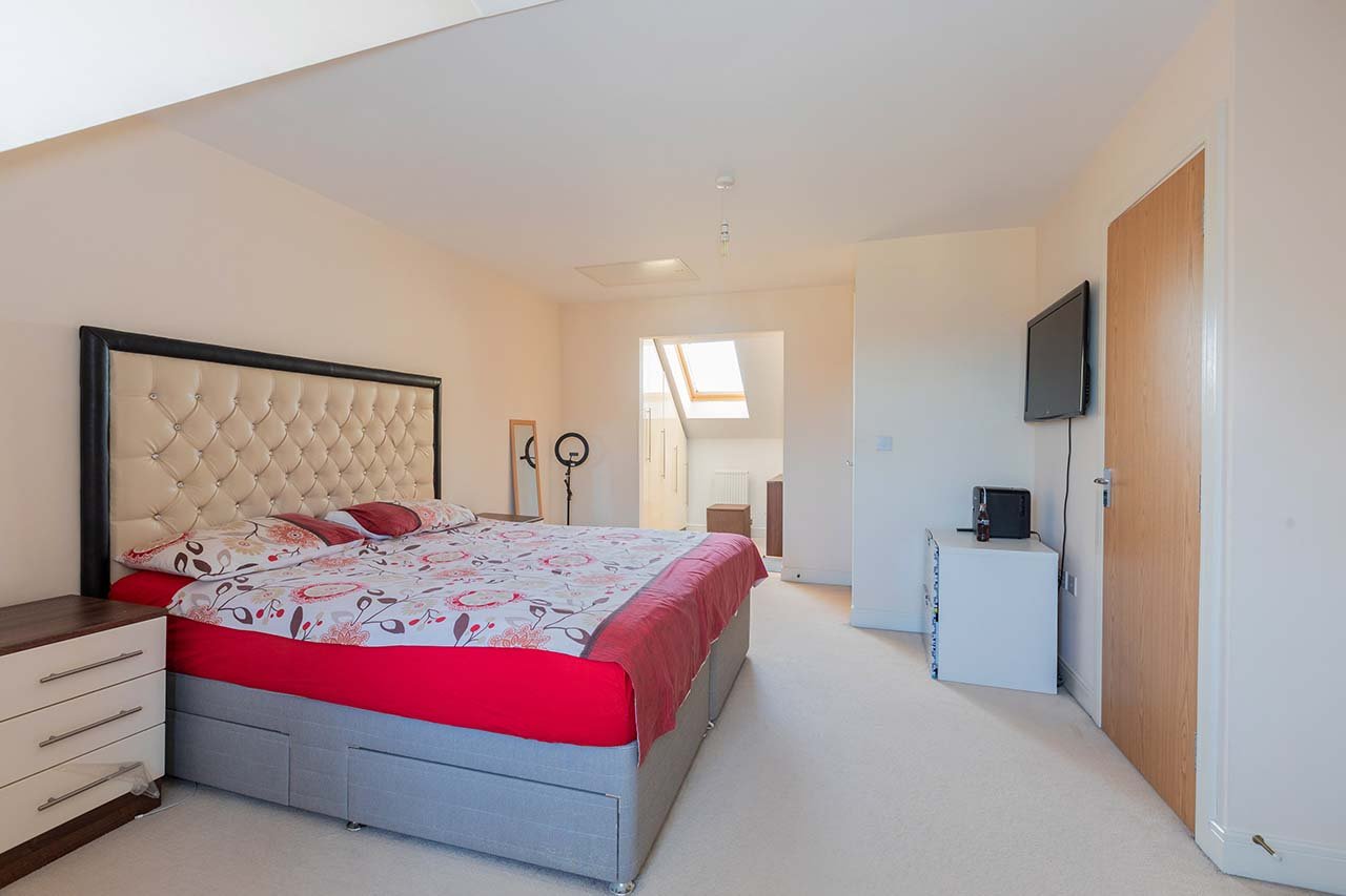 4 bed town house for sale in Amesbury Road, Cippenham  - Property Image 3