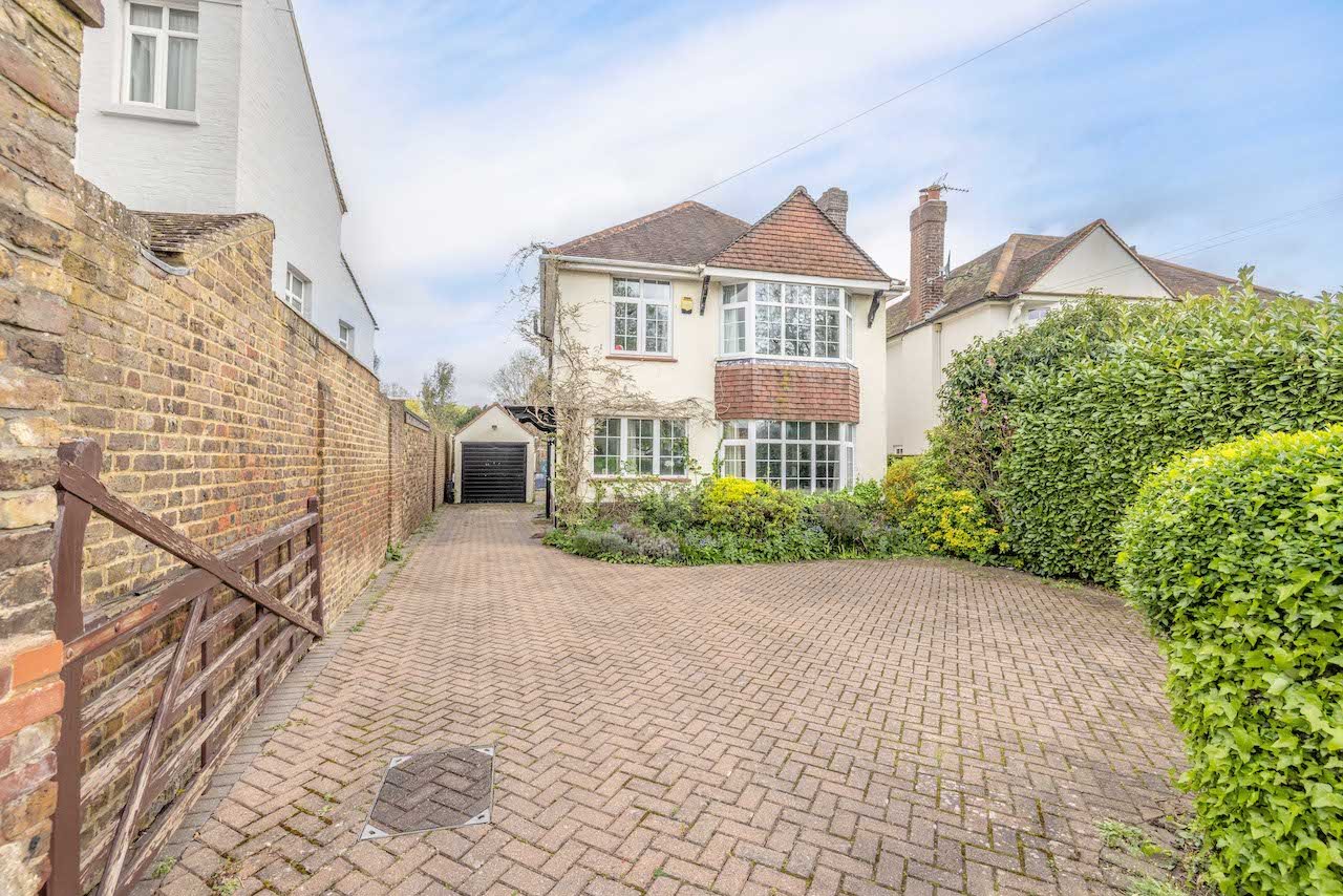 3 bed detached house for sale in Horton Road, Datchet - Property Image 1