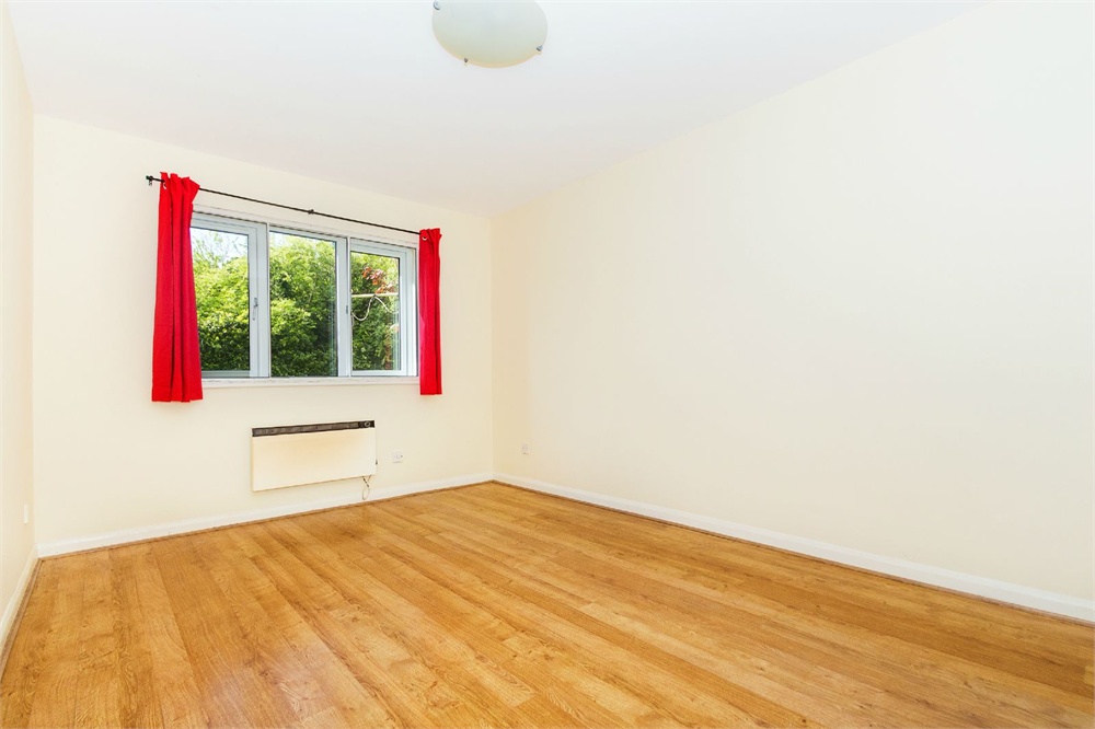 2 bed flat for sale in Holmlea Walk, Datchet  - Property Image 7