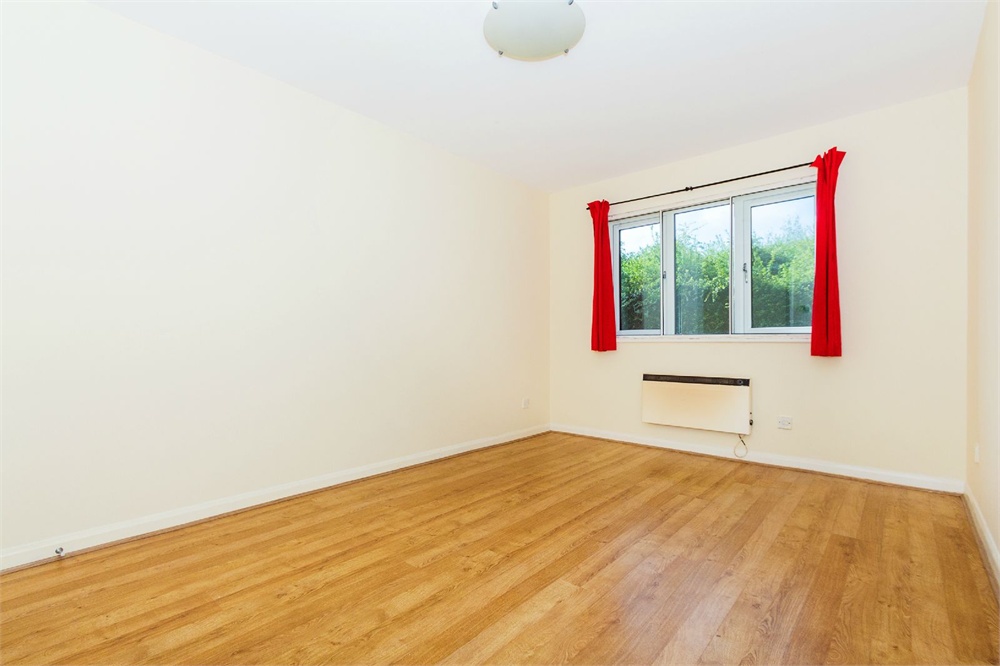 2 bed flat for sale in Holmlea Walk, Datchet  - Property Image 3