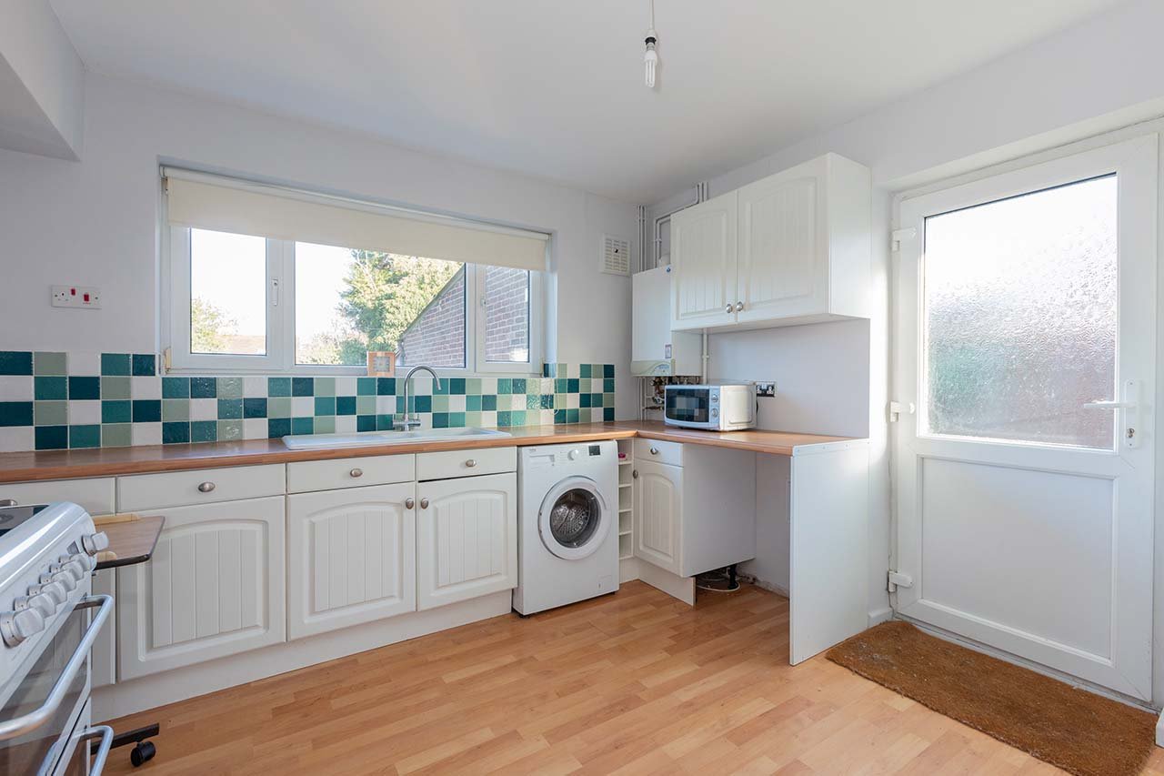 3 bed bungalow for sale in Highway Avenue, Maidenhead  - Property Image 2