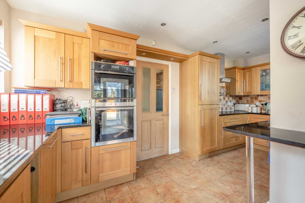 3 bed semi-detached house for sale in Gaviots Close, Gerrards Cross  - Property Image 9