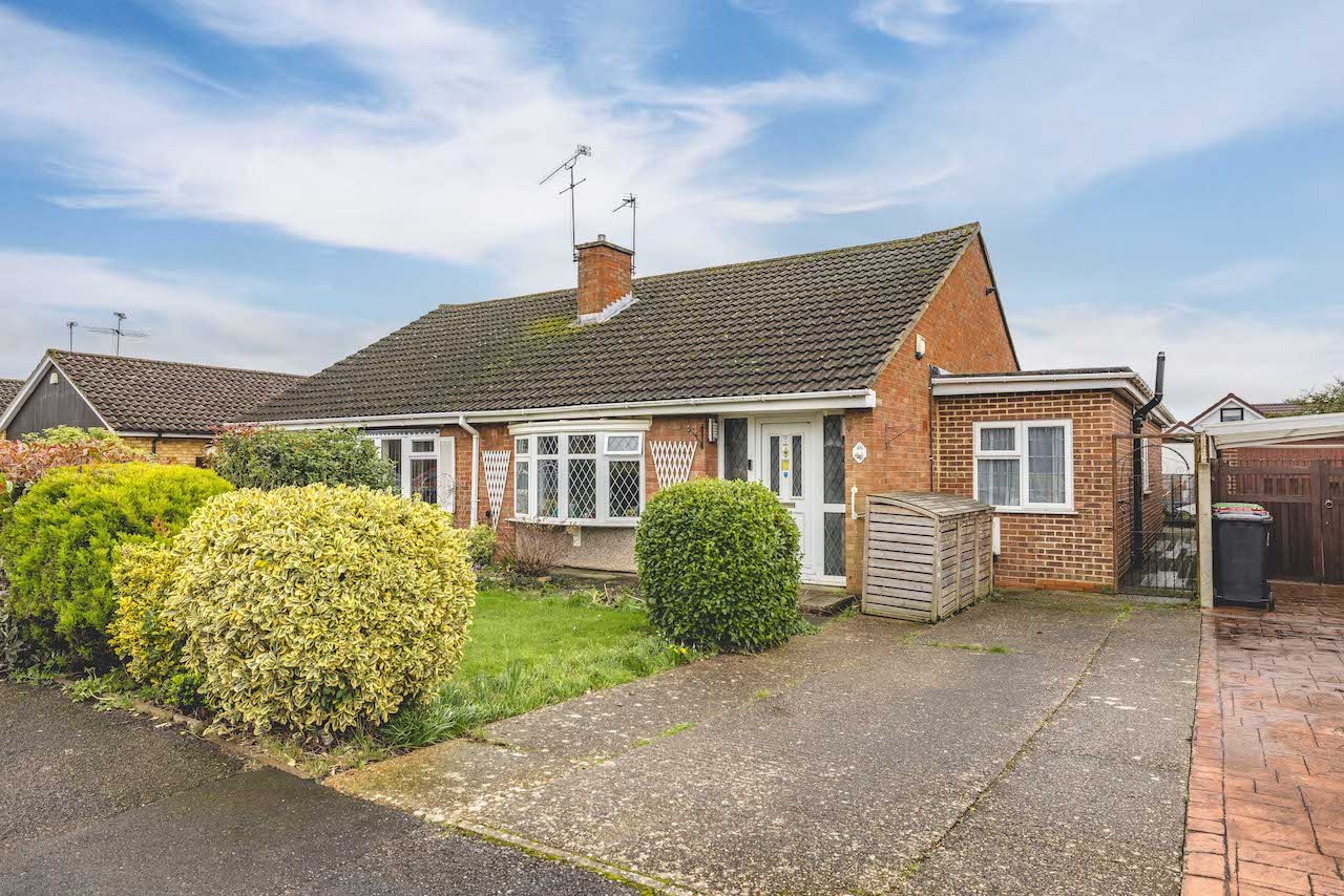 3 bed semi-detached bungalow for sale in Burroway Road, Langley  - Property Image 1