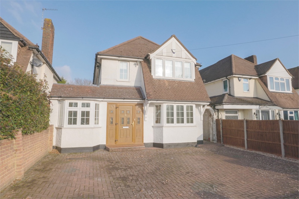 5 bed detached house for sale in Thornbridge Road, Iver Heath  - Property Image 1