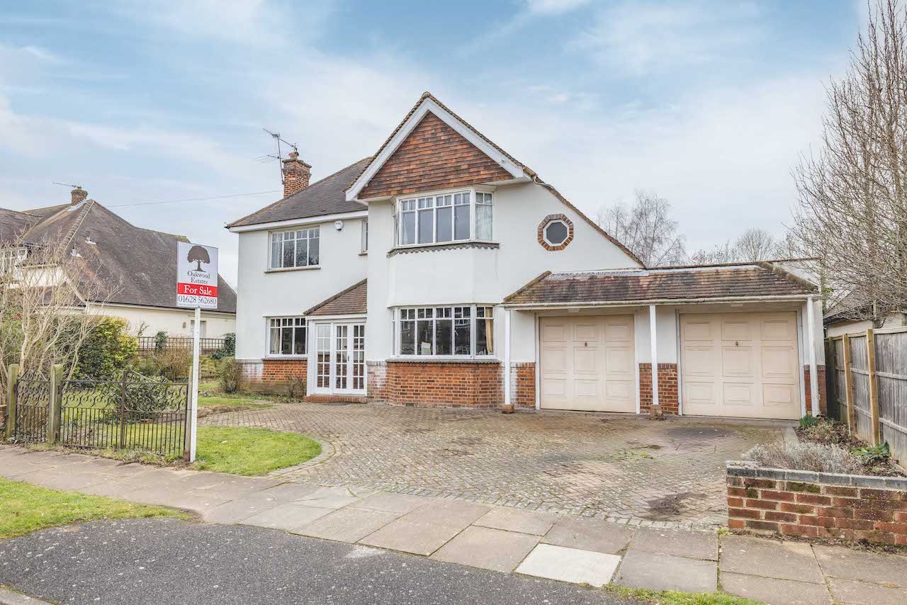 4 bed detached house for sale in Altwood Close, Maidenhead - Property Image 1