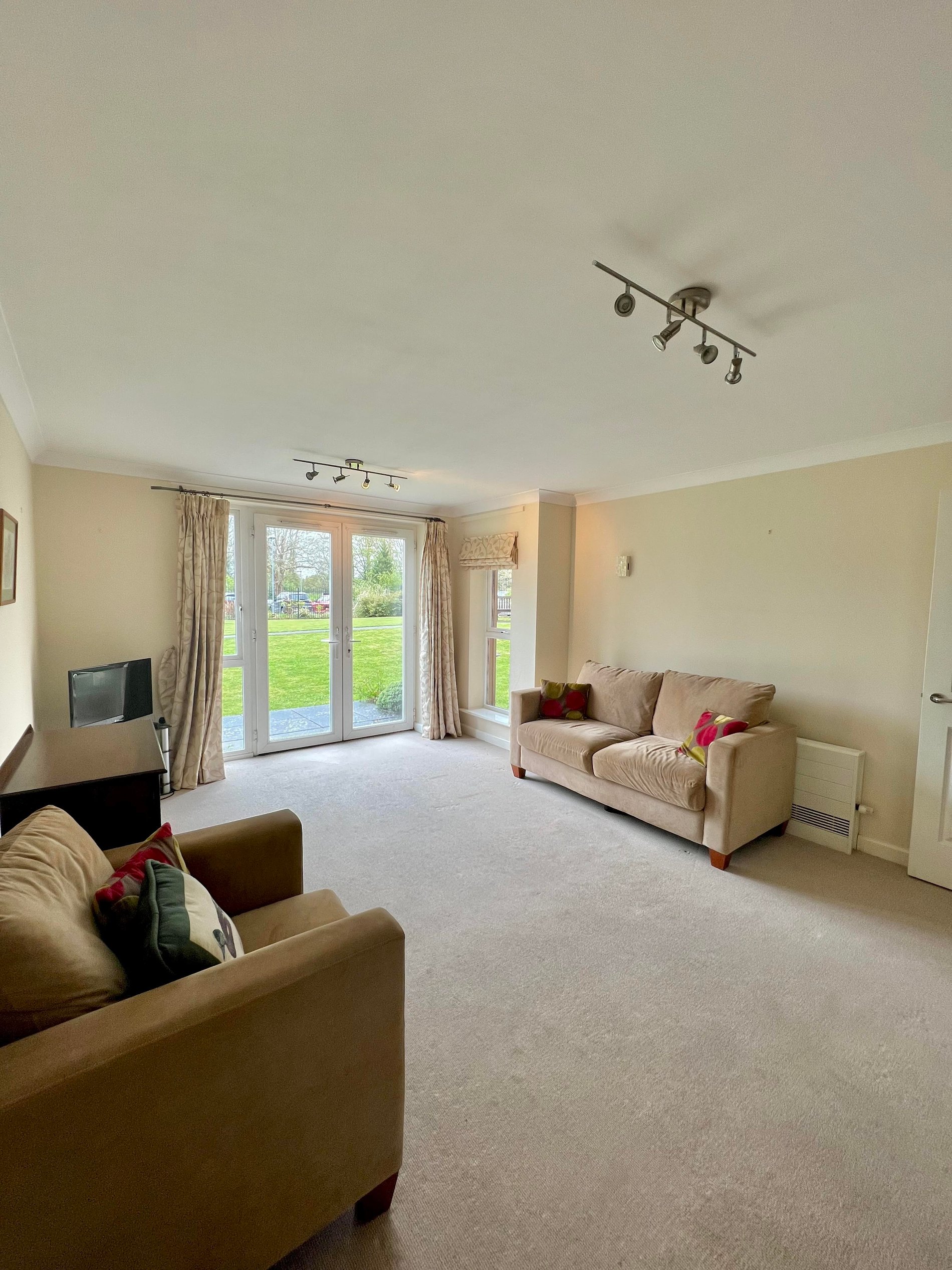 1 bed for sale in Forest Close, Wexham  - Property Image 3
