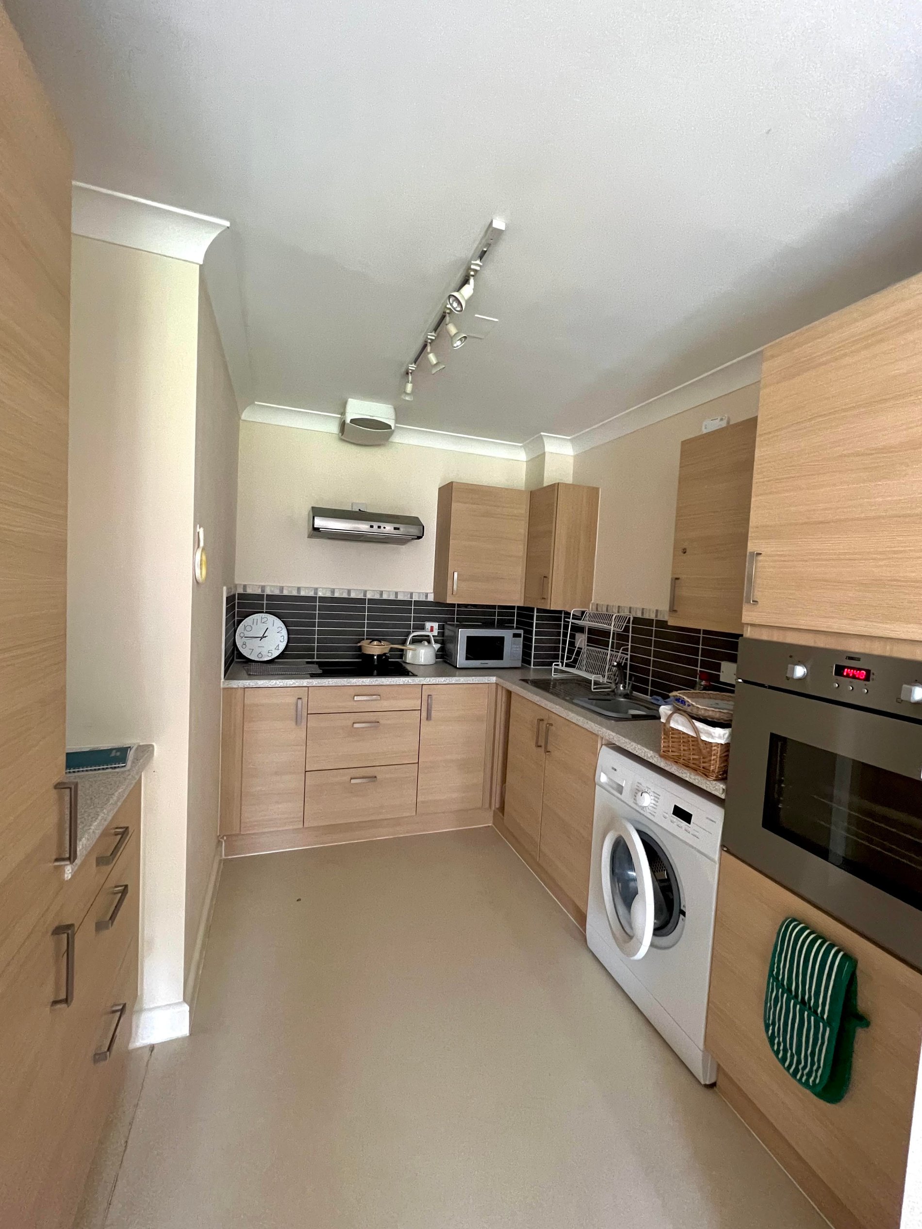 1 bed for sale in Forest Close, Wexham  - Property Image 7