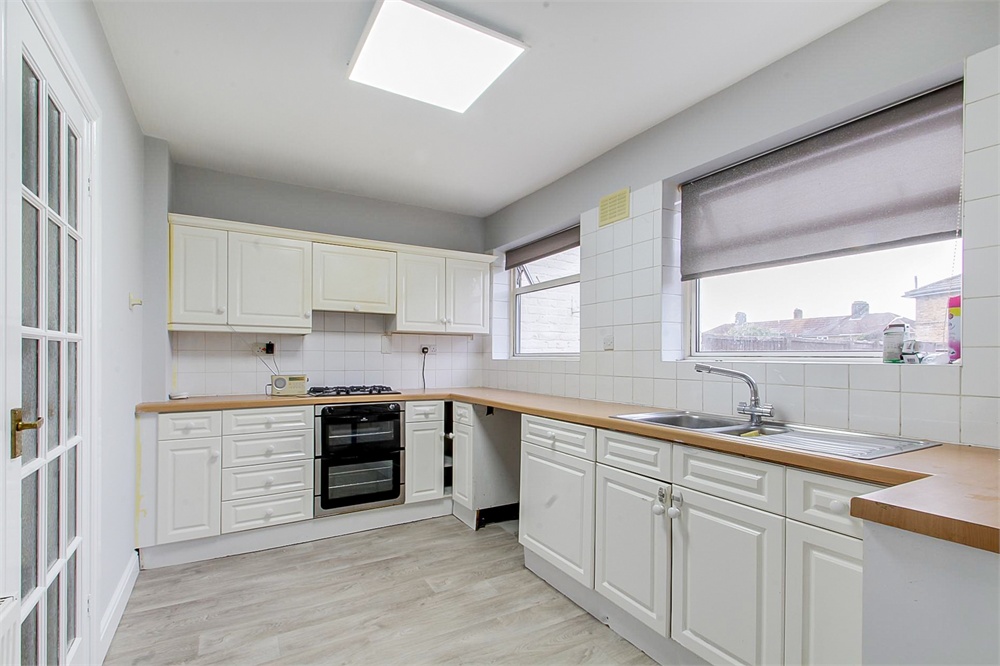 3 bed terraced house to rent in Whitethorn Avenue, West Drayton  - Property Image 2