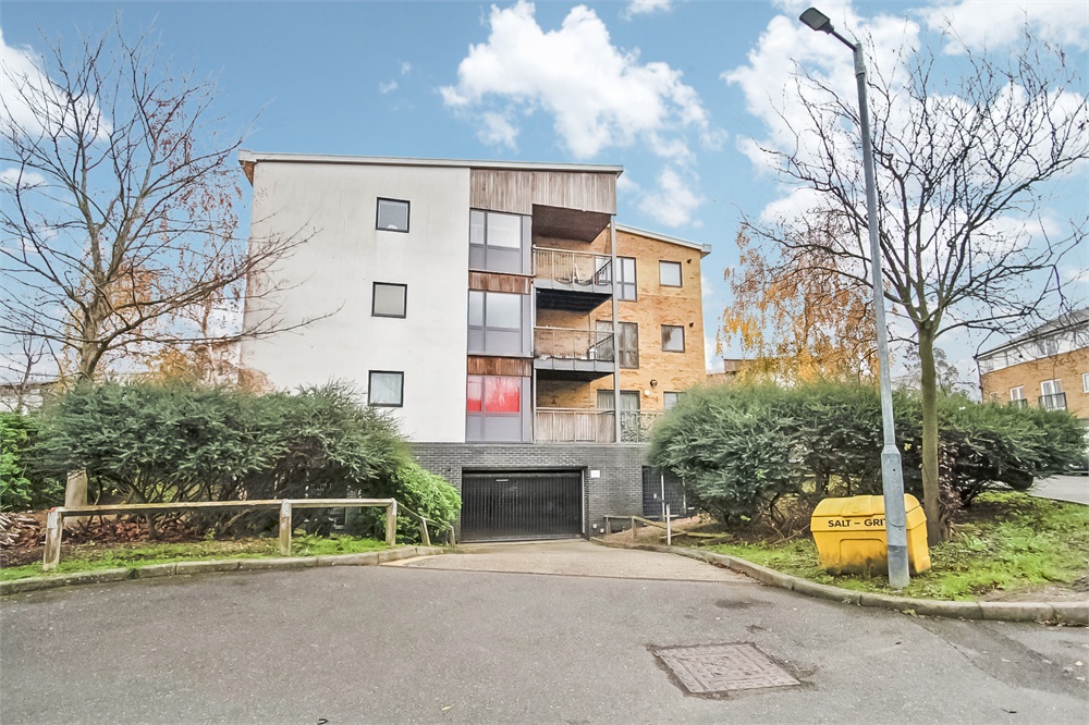 1 bed flat for sale in Caledonian Court, Northolt  - Property Image 1