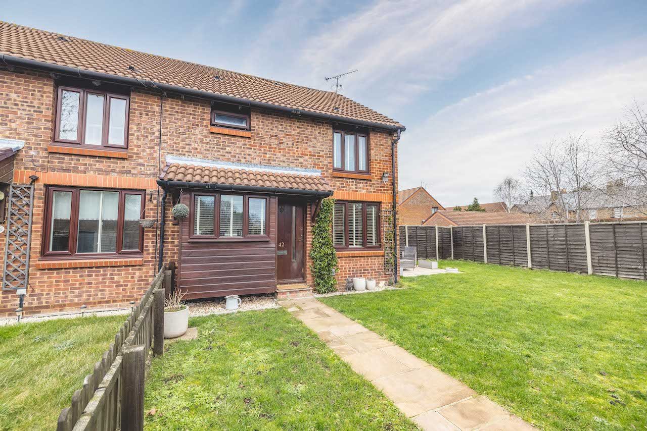 1 bed terraced house for sale in Cobb Close, Datchet  - Property Image 1