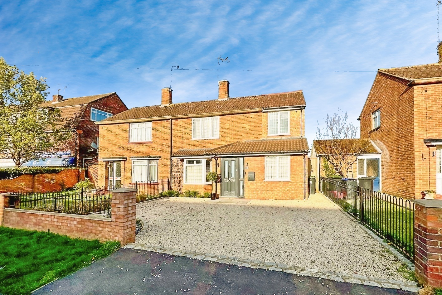 4 bed semi-detached house for sale in Penn Drive, Denham Green  - Property Image 1