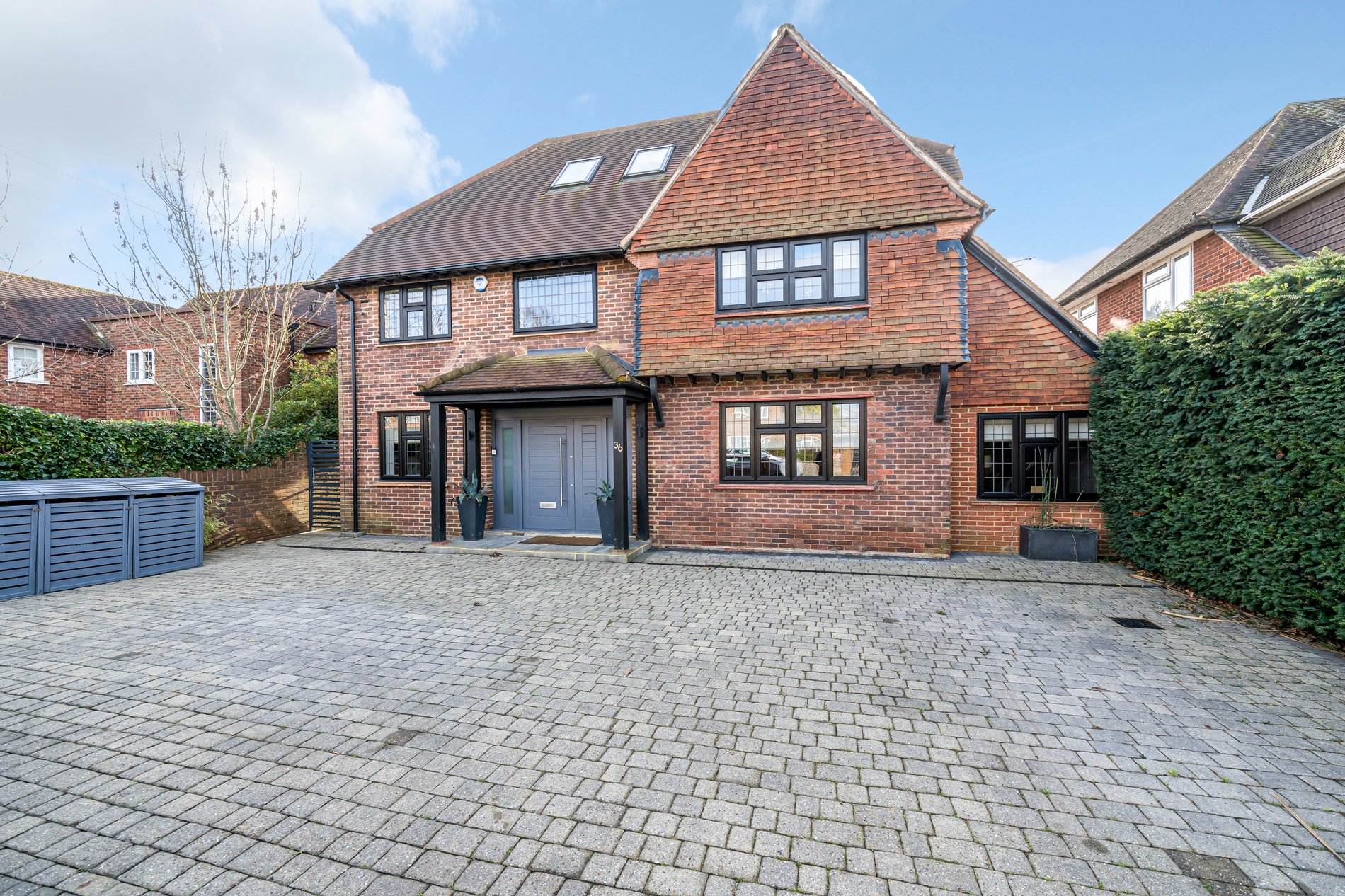 5 bed detached house for sale in Sutton Avenue, Langley  - Property Image 1