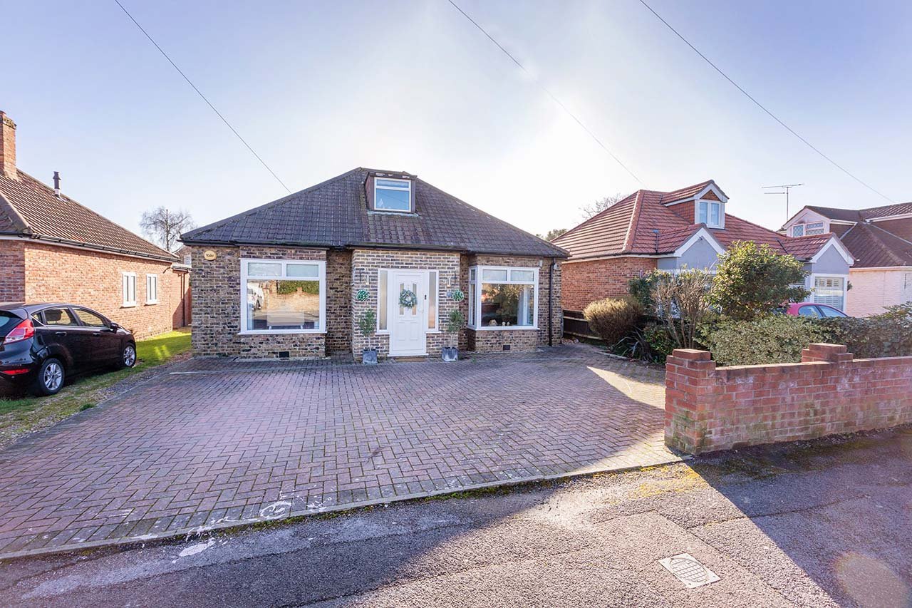 3 bed detached house for sale in Castle Avenue, Datchet  - Property Image 8