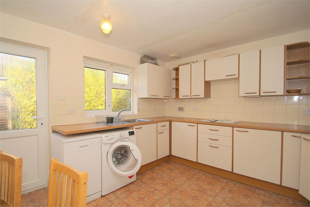 To rent in Willow Crescent West, Denham  - Property Image 3