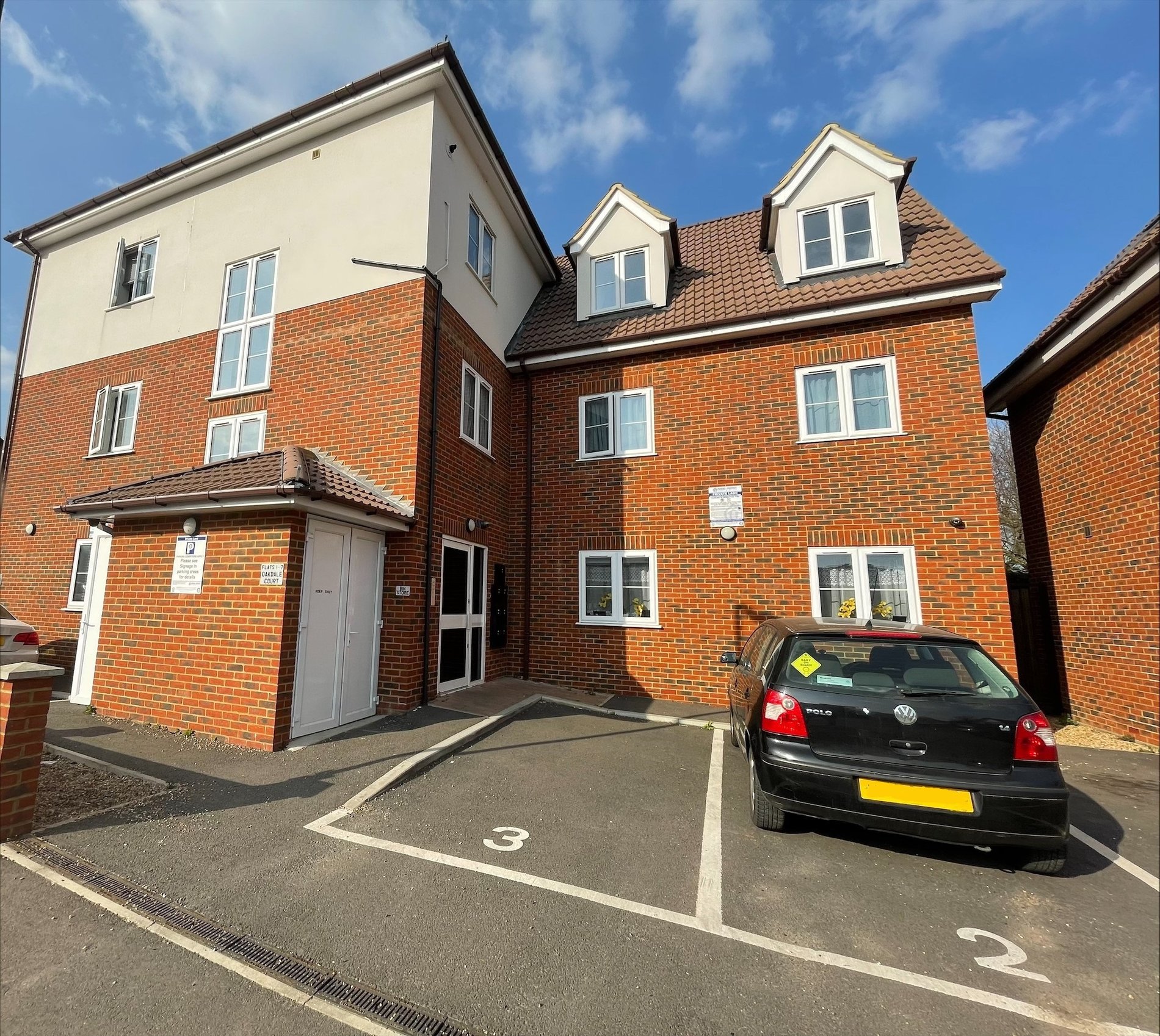 2 bed flat to rent in St Pauls Avenue, SLOUGH - Property Image 1